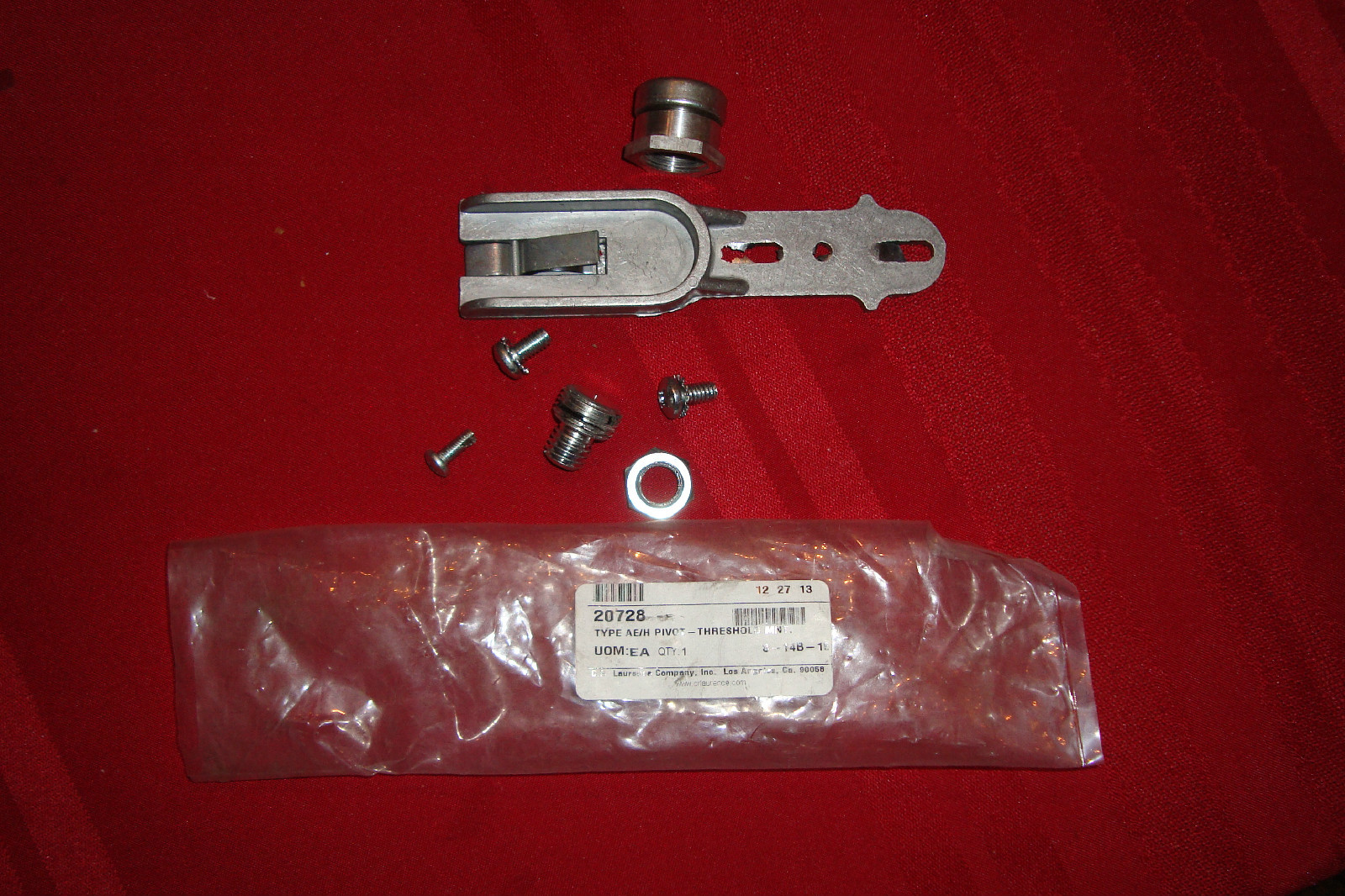 20728 BOTTOM DOOR PIVOT