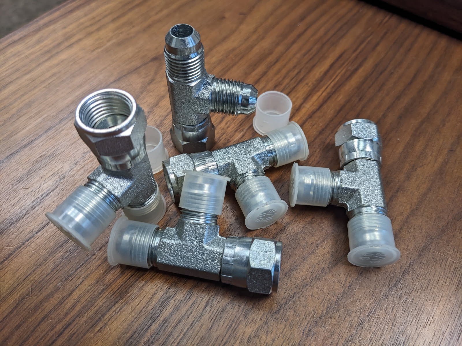 Lot of 5 Swivel Run Tee 6602-06-06-06 3/8 JIC 9/16-18 Threads 2 Male 1 Female