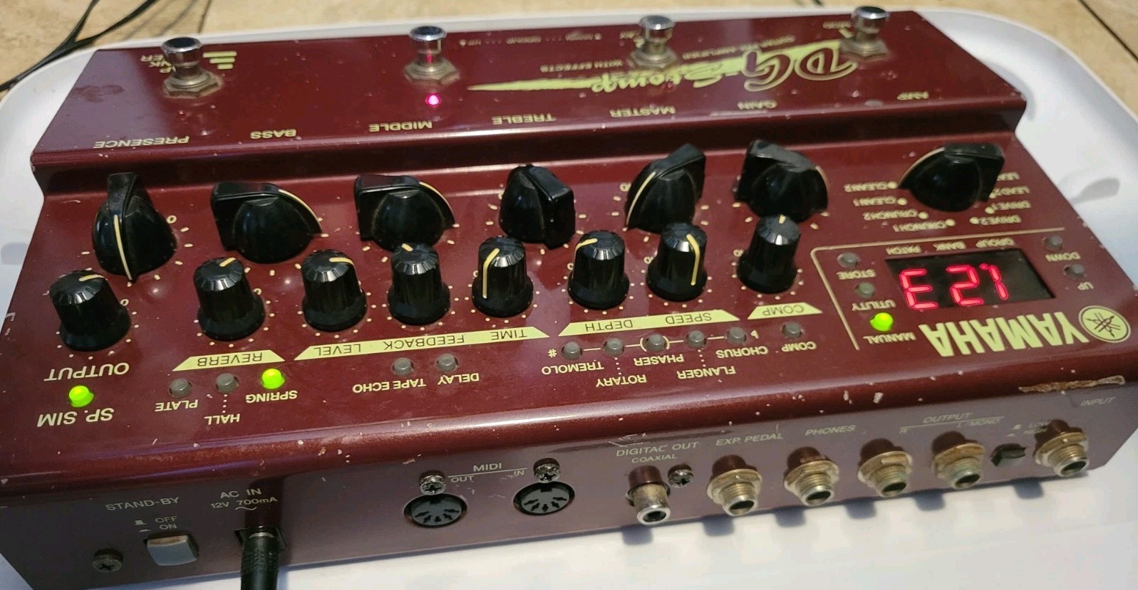 Yamaha DG Stomp Guitar Preamp Multi Effects Processor Pedal + Power Supply