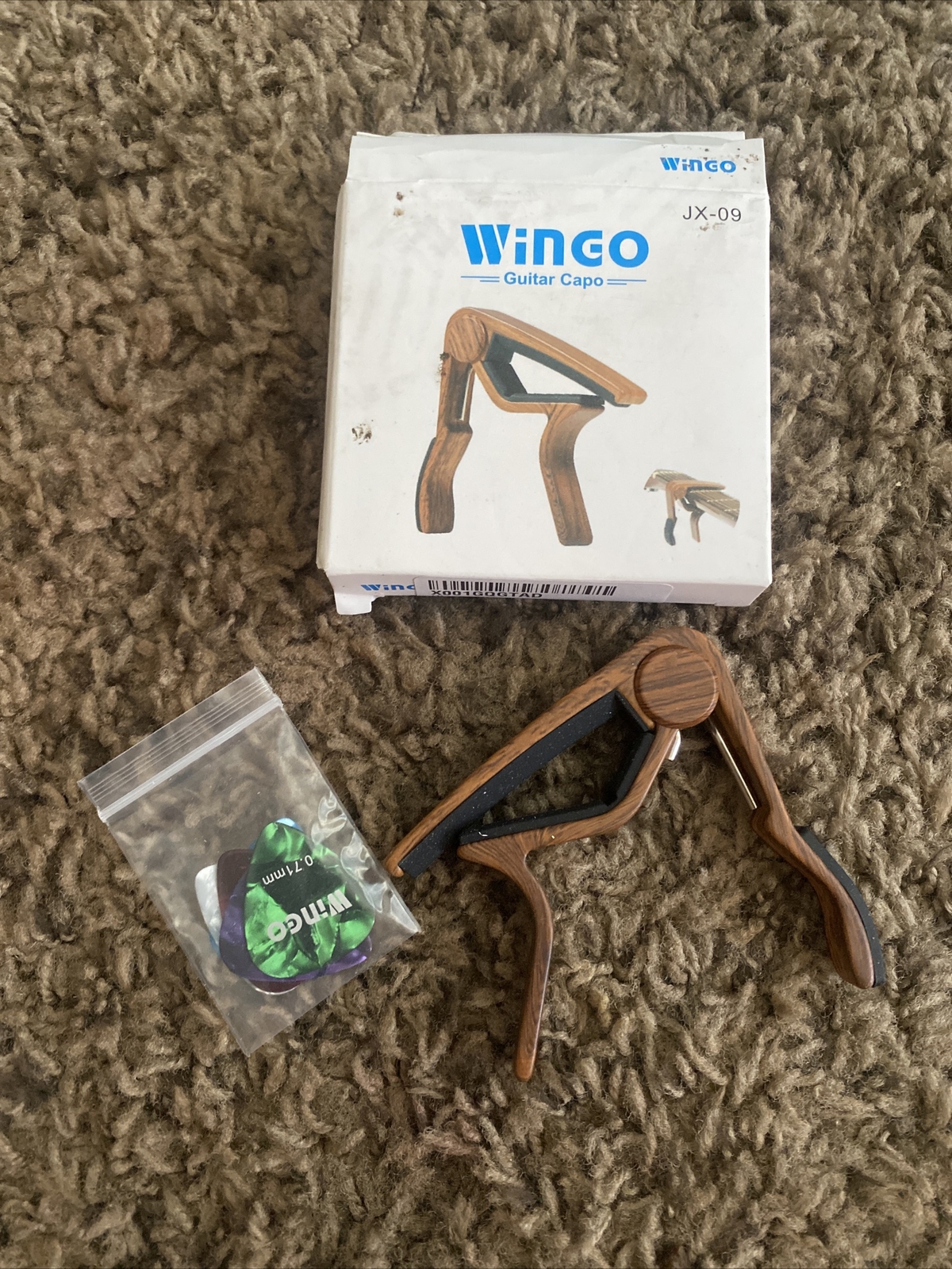 WING Guitar Capo for Acoustic and Electric Guitars Rosewood Color w/ 5 Picks T22