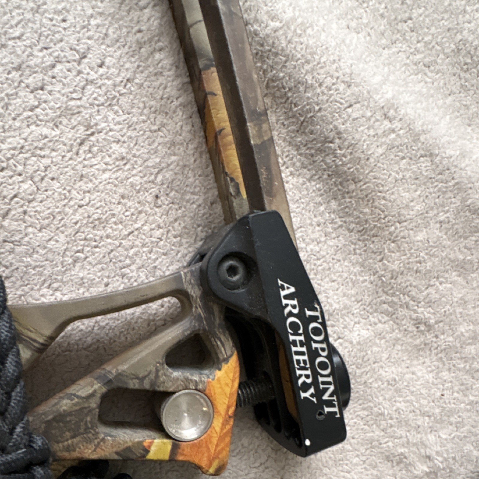 Topoint Archery M1 Compound Bow Camo Right Hand Bow Hunting w/ Arrows