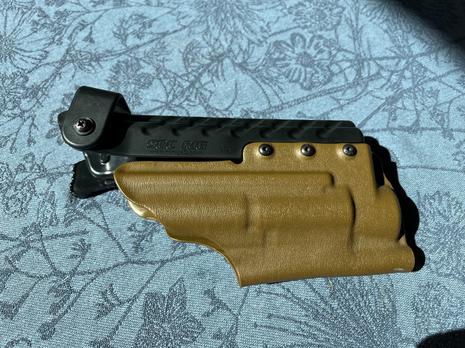 G-Code SOC RIG Tactical Holster RH G19 Gen 1-4 with or without a Light Coyote