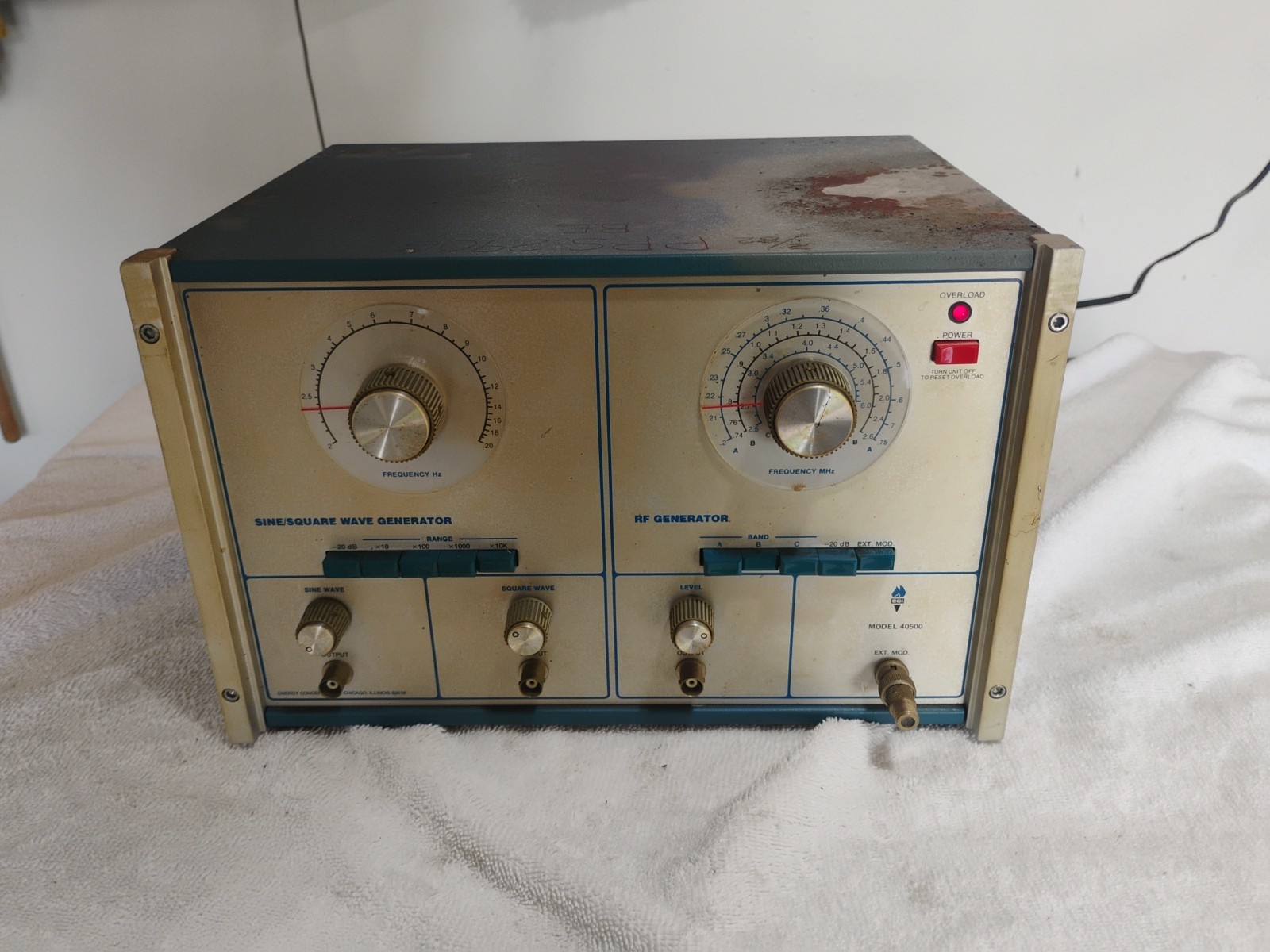 ECI 40500 Signal Generator - Powers On