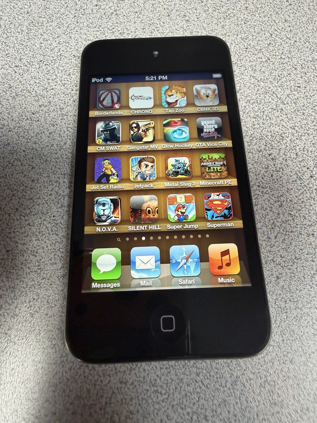 iPod touch 4th 64gb 160 Retro Games Voltron Resident Evil Infinity Blade