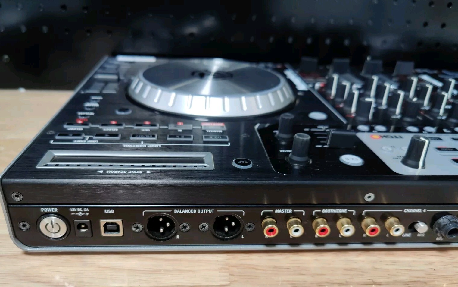 Numark NS6 4 Channel DJ Controller (READ)