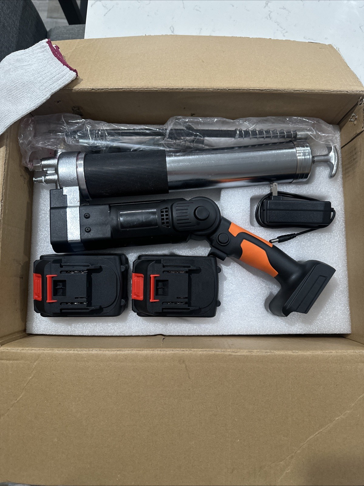 Electric Grease Gun W/2 24 Bolt Batteries