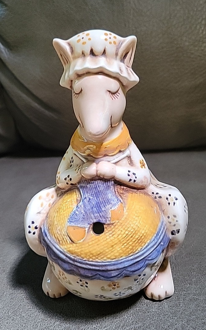 Unique  Ceramic Kangaroo Knitting Yarn Holder 7" X 5" EUC