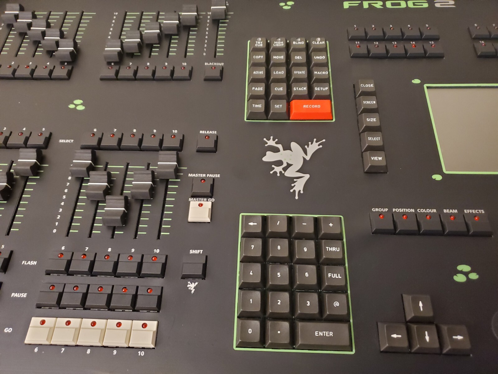 Zero 88 Frog 2 console deploys with touchscreen control "NO Power adapter"