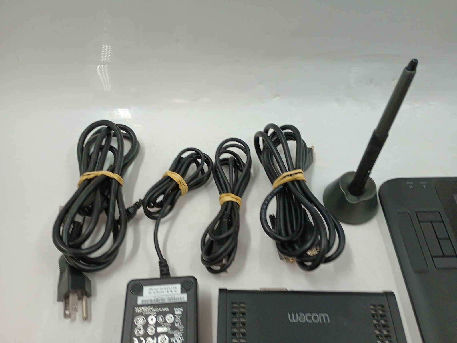 Wacom Cintiq 12WX Interactive Pen Display TESTED - EB-20154
