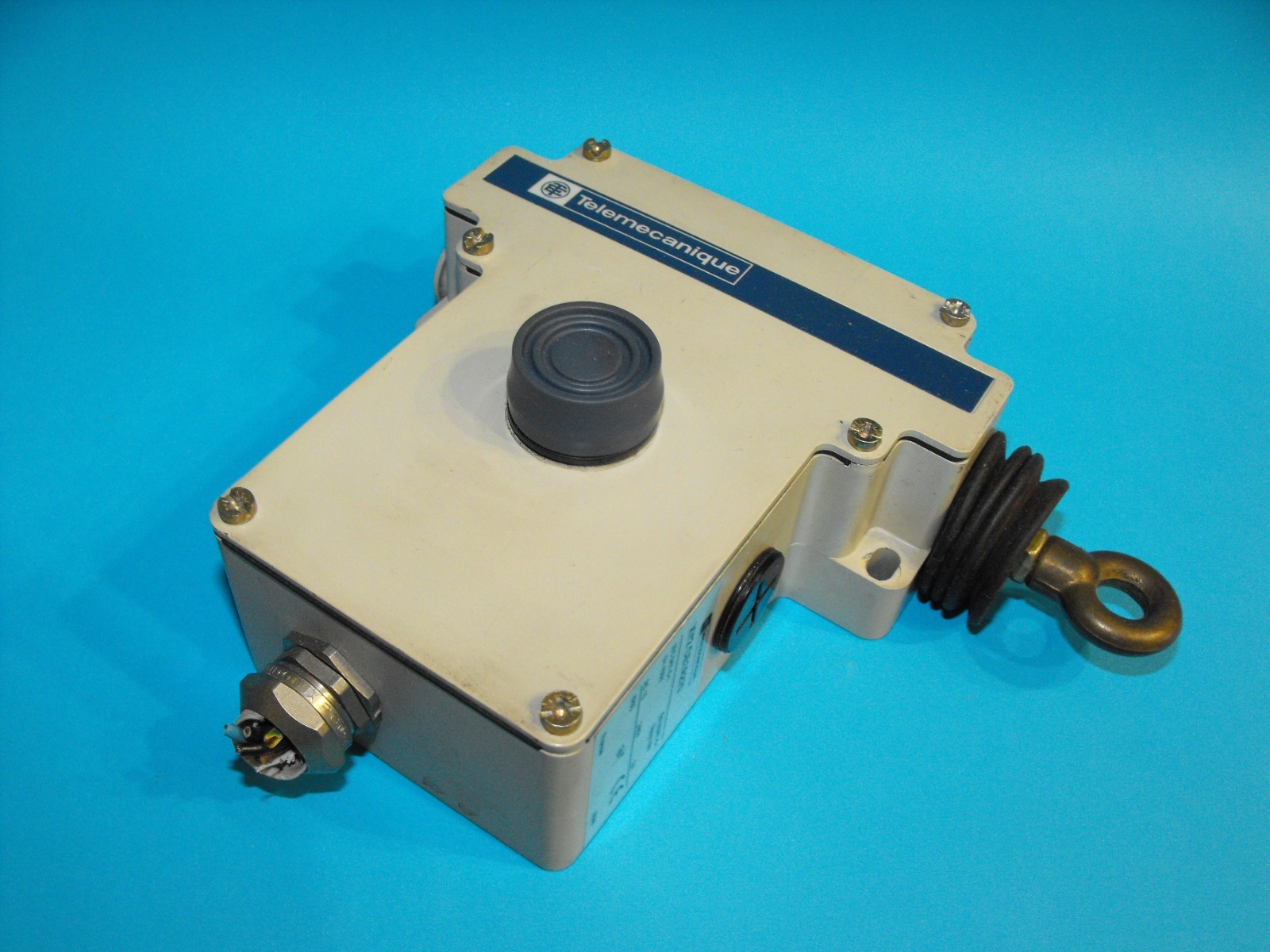 Telemecanique XY2 CE1A270.Emergency Stop Rope Pull Switch.XY2 CE1A270.USED