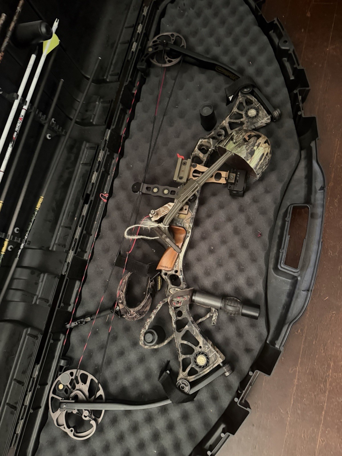 Mathews Drenalin Compound Bow RH 70 lb Camo w/ Trophy Ridge Sight & Quiver