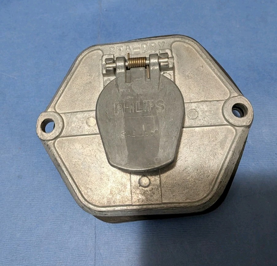 Phillips Sta-Dry 15-760 Replacement Socket  Receptacle Face Plate, New Old Stock