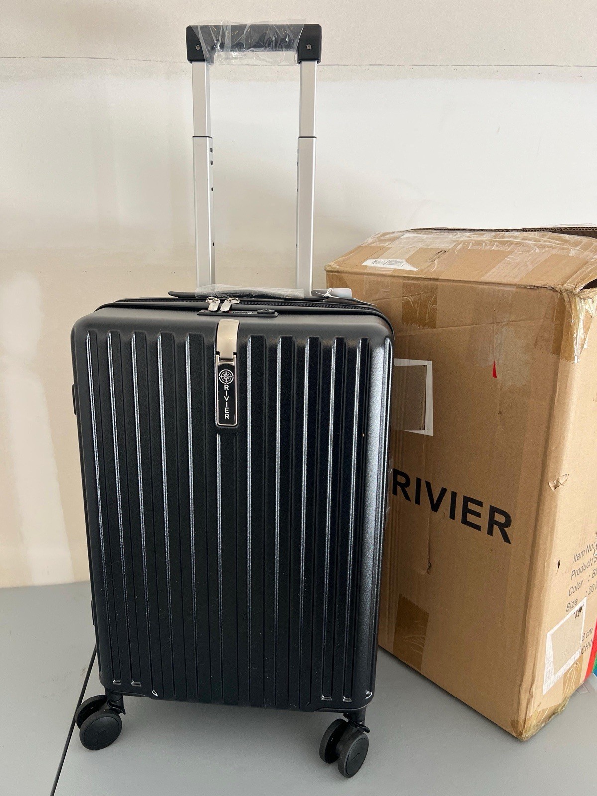 Orivier 20” Carry-On with Vacuum Compression, TSA Lock & Water-Resistant
