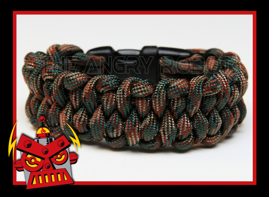 550 Paracord Bracelet Dragon's Tongue - Woodland Camo - Survival