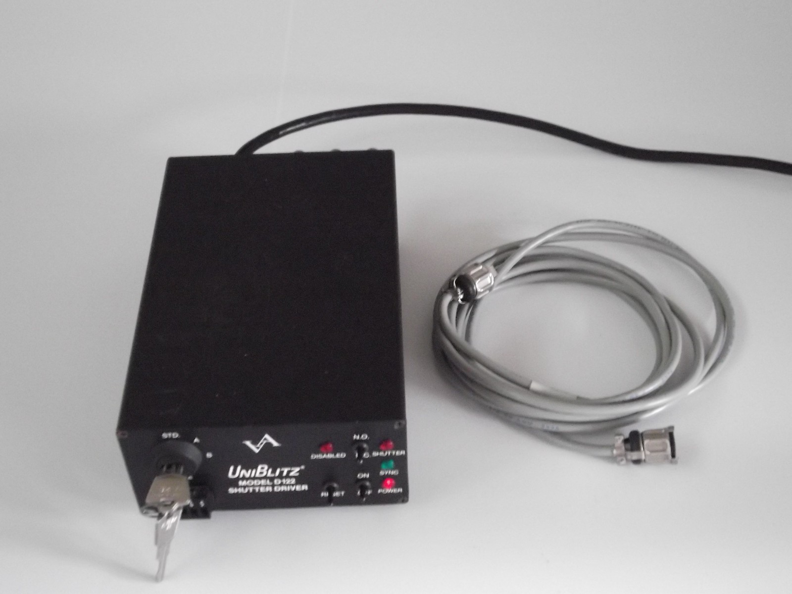 UNIBLITZ D122 Shutter Driver with 10-ft Shutter Interconnect Cable, Tested.