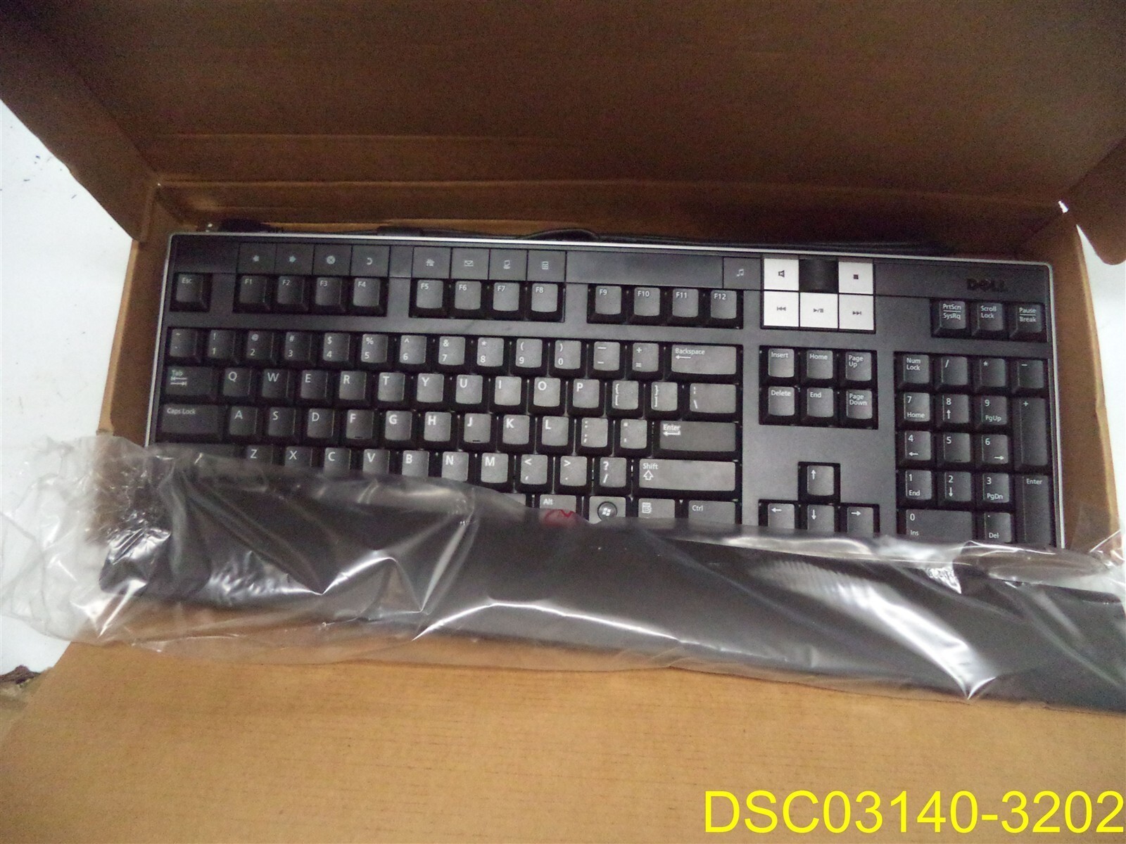 0U473D Dell USB Slim Multimedia Keyboard 2 Port USB HUB & Removable Palmrest