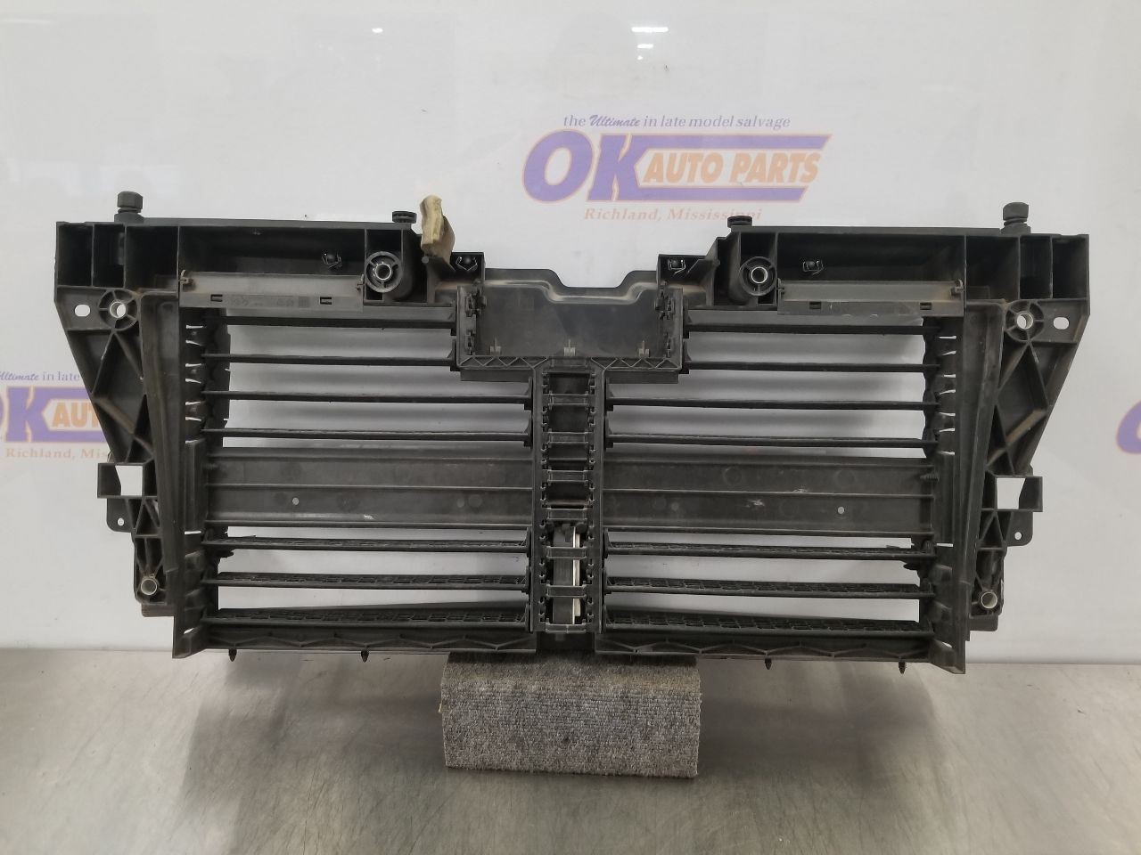 23 JEEP GRAND CHEROKEE LAREDO AIR SHUTTER 3.6L UPPER