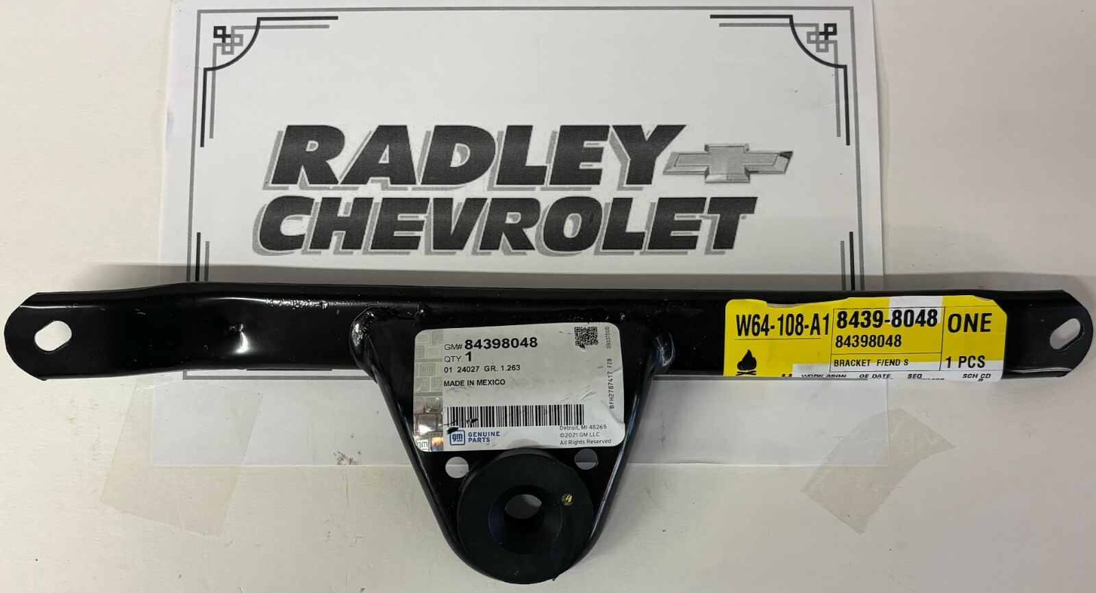 NEW GM OEM LEFT- CROSS BAR- GENERAL MOTORS GMC 84398048