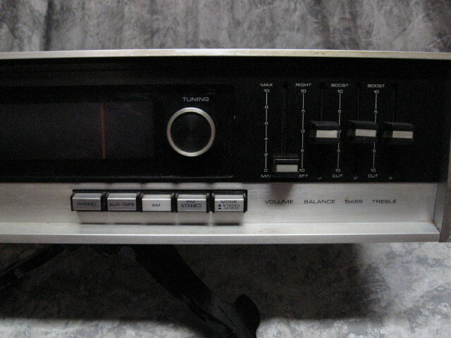 Vintage Sharp Solid State AM/FM Stereo Tuner Amp Model SA-301U with Speakers