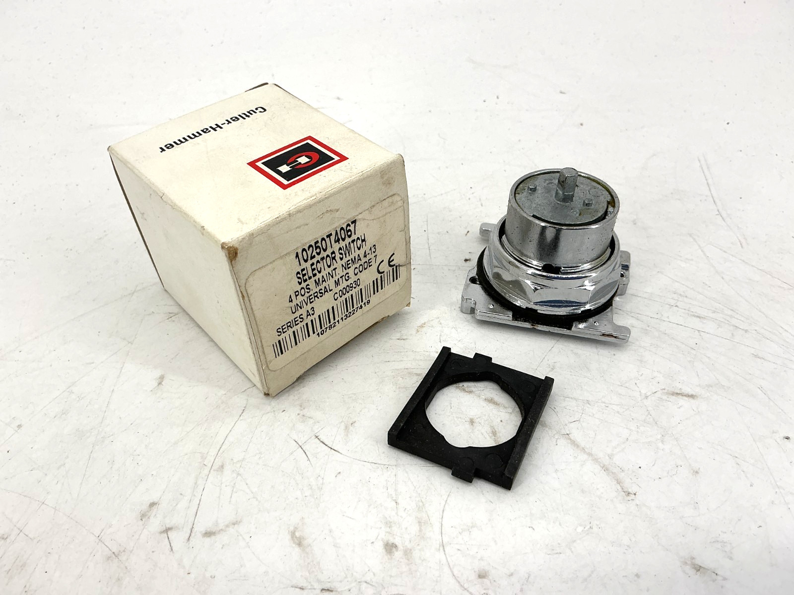 New Cutler-Hammer 10250T4067 Ser A3 Selector Switch 4Pos Maintained Uni MTG