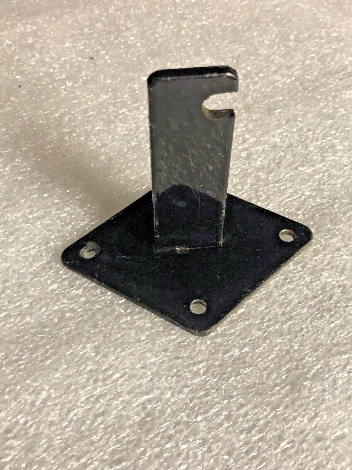 GRIDRACK WALL MOUNT BRACKET BLACK QTY 12 2" ON CENTER EXCELLENT CONDITION
