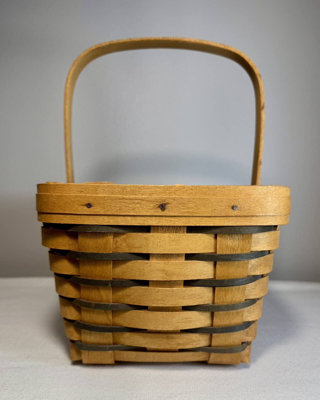 1995 Longaberger Heartland Basket with handle Medium