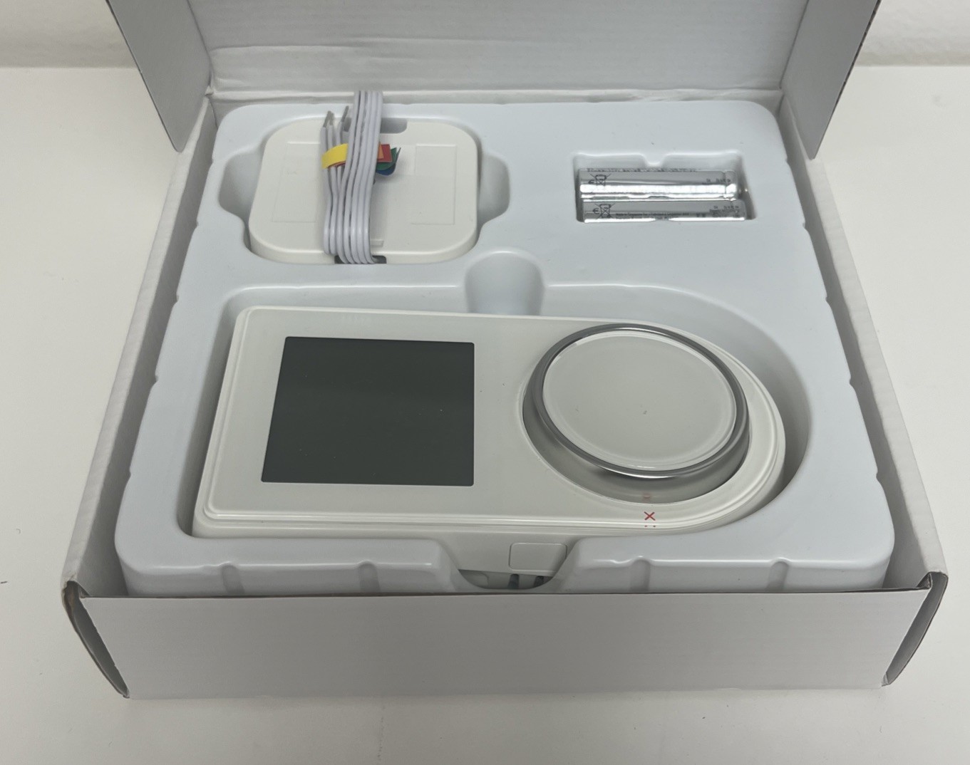 BRAND NEW! Lux GEO Wi-Fi Thermostat - White - Battery or Wired - FREE SHIPPING!