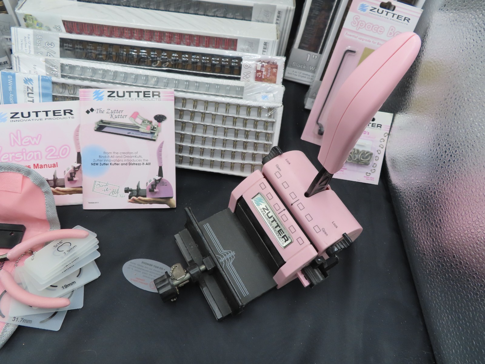 Zutter Bind it All V2.0 Machine and Spinner Album Kit. Various Supplies.