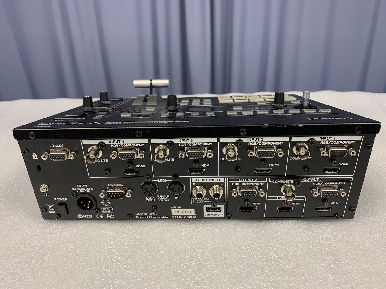 Roland V-40HD Multi-Format Pro AV Video Switcher