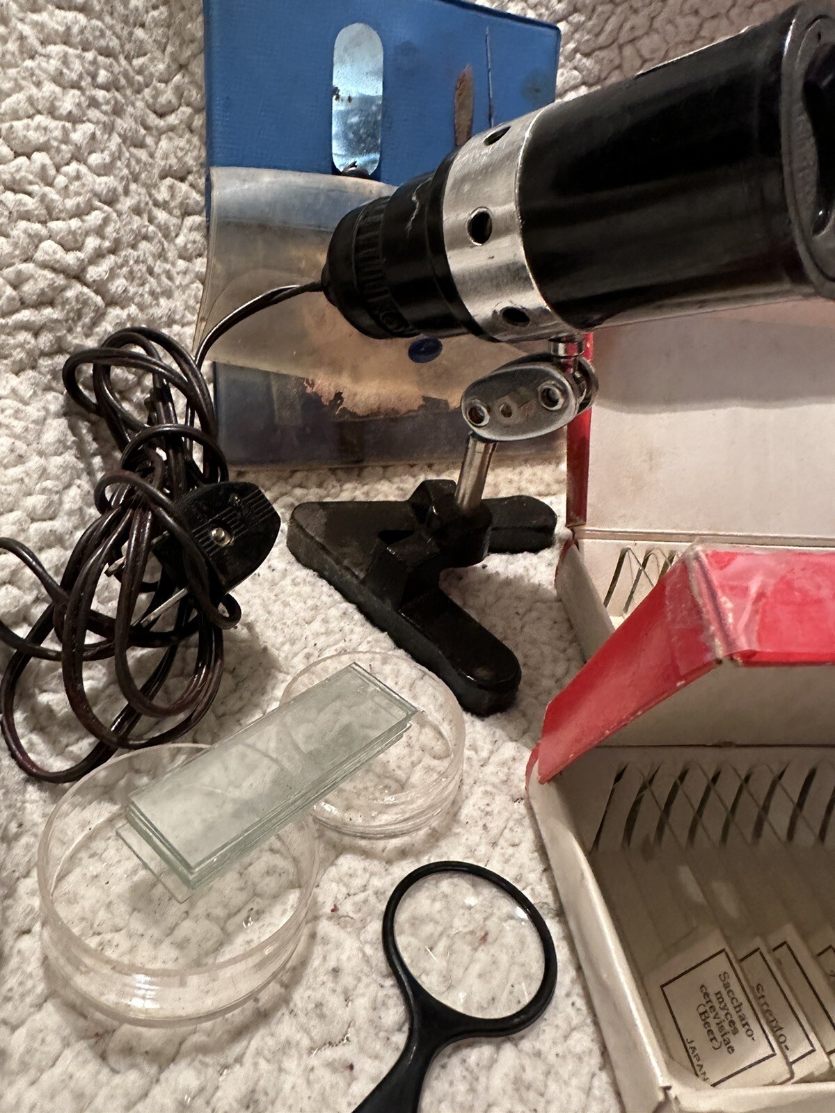 Vintage Sans & streiffe Microscope Kit