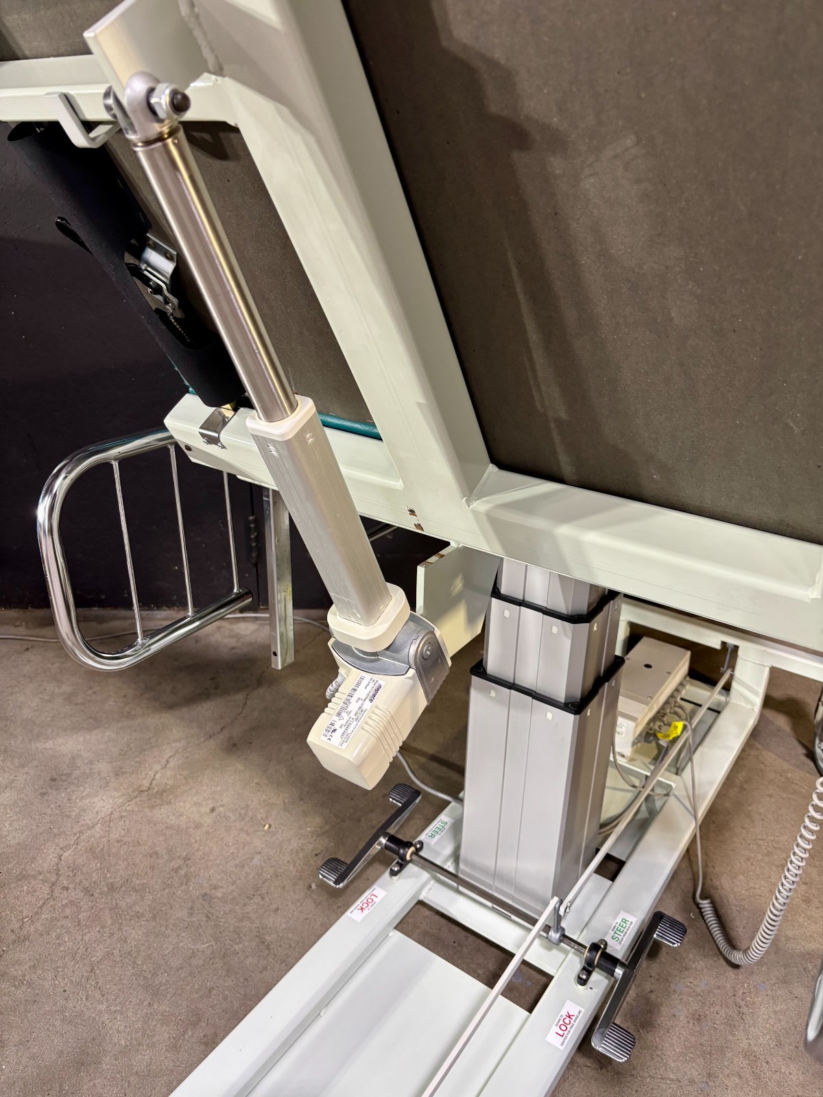 Medical Positioning Inc echo table model 1122