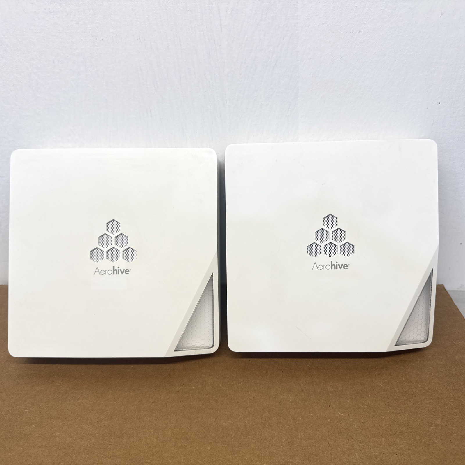 (2) Aerohive HiveAP 330 AP330 802.11n 2.4GHz & 5GHz PoE Wireless Access Point