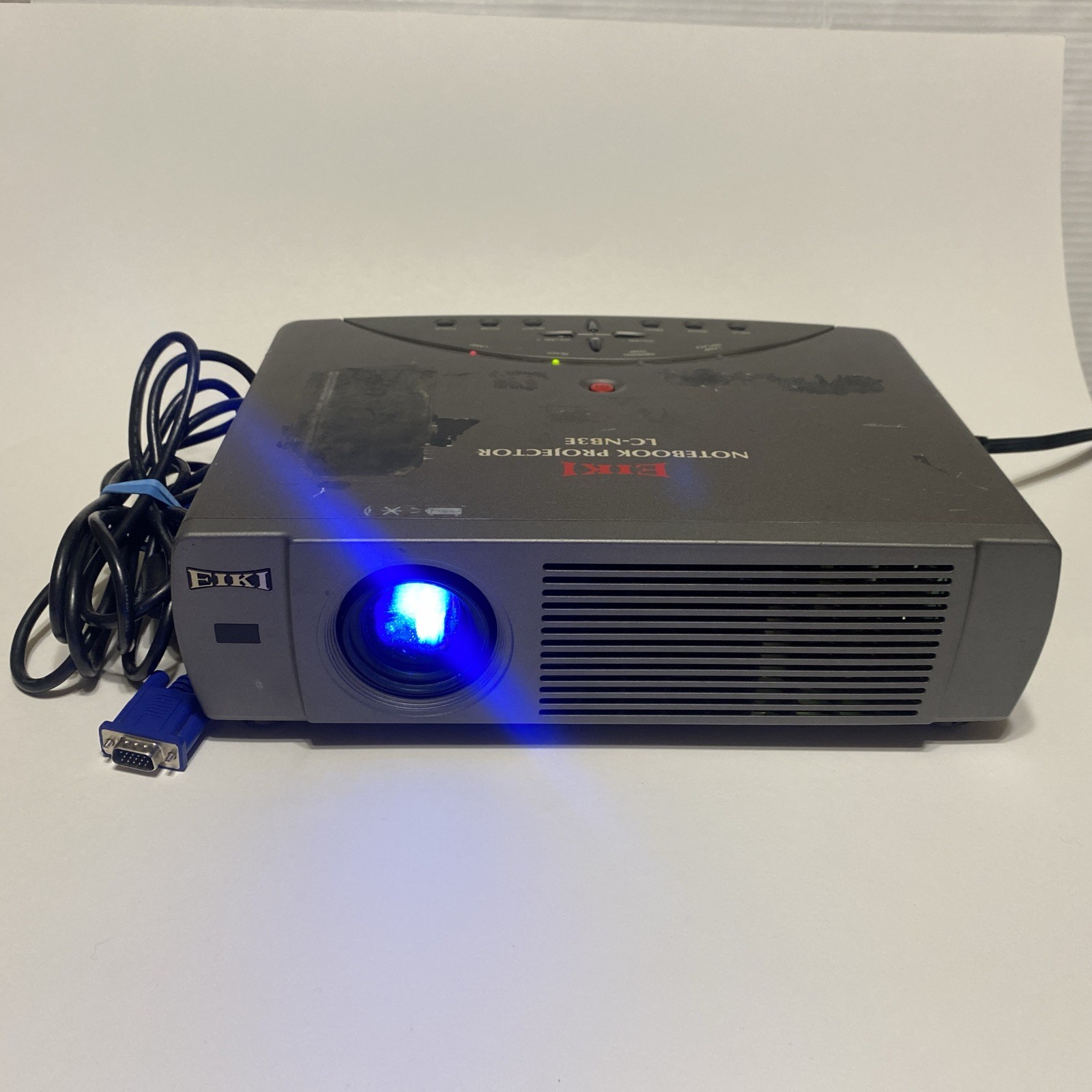 EIKI LC-NB3E SVGA Projector 2000 Lumens Power Zoom Focus Tested Working