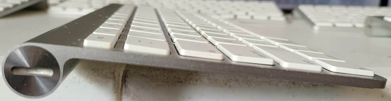 Apple A1314 Wireless Keyboard - Silver