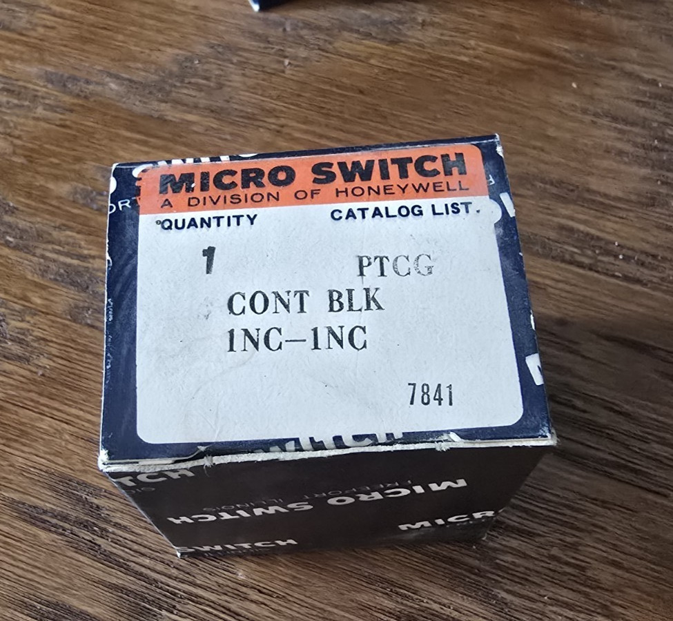 New in box Micro Switch PTCG Contact Block 1NC-1NC                    (wr15/bx1)