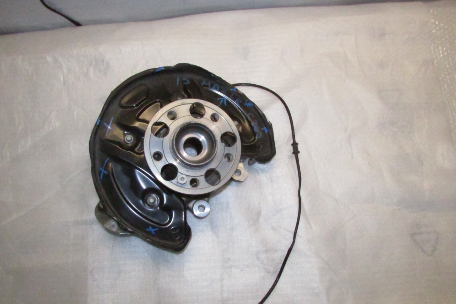 2015-2020 MERCEDES BENZ C300 REAR LEFT SIDE SPINDLE KNUCKLE HUB A2055467380 OEM