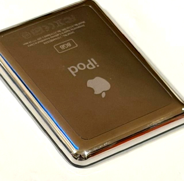 iPod Nano 3rd Generation 8GB Blue with Silver Back- Excellent Perfection