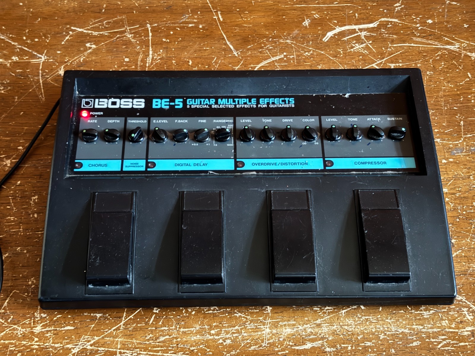 BOSS BE-5 GUITAR MULTIPLE EFFECTS w/ 100-240V power supply