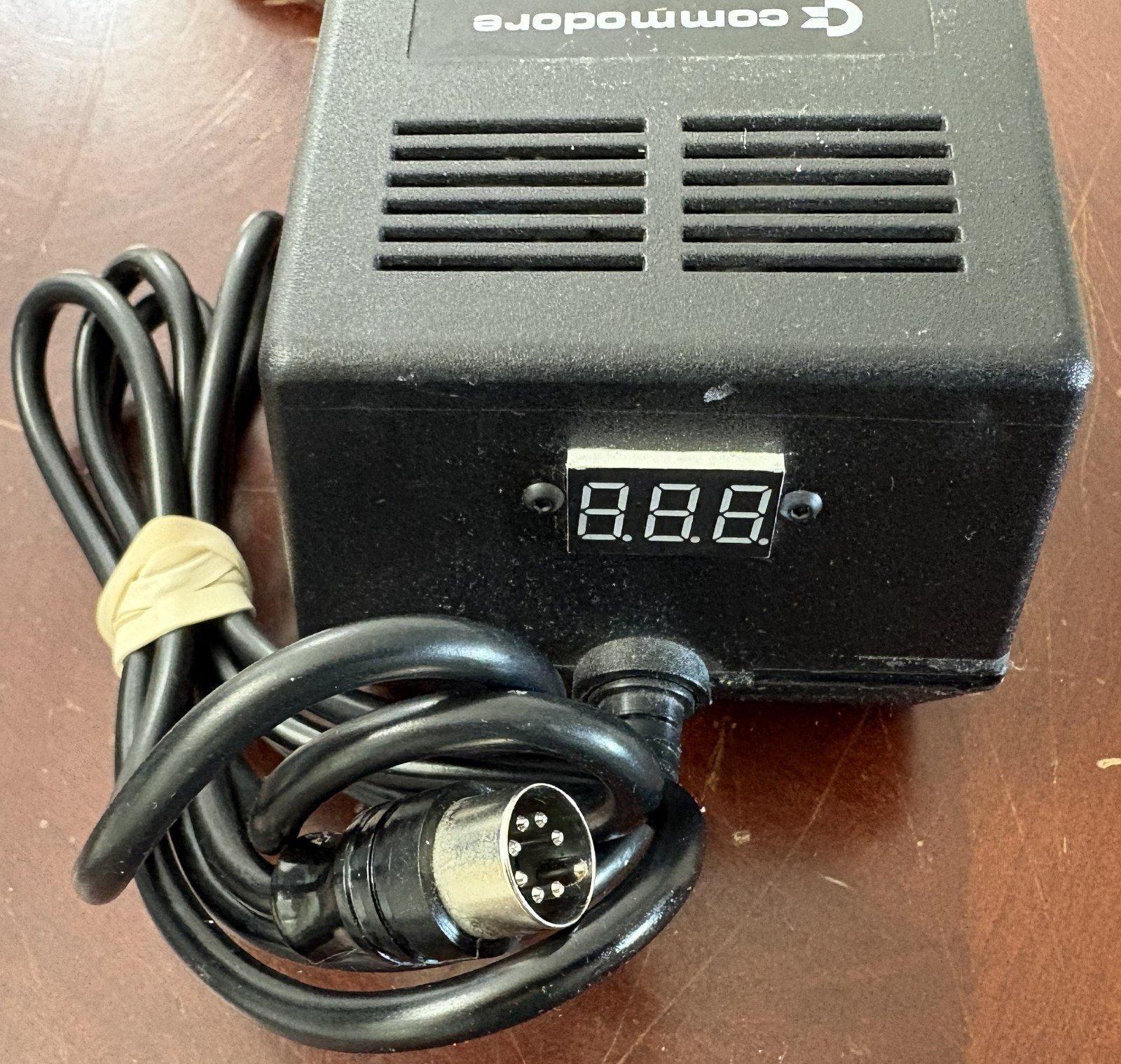 COMMODORE 64C COMPUTER 250466 HEATSINKS TESTED AND WORKING ZIF64