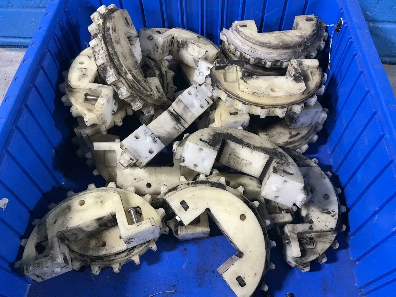MOLDED PLASTIC SPLIT SPROCKETS