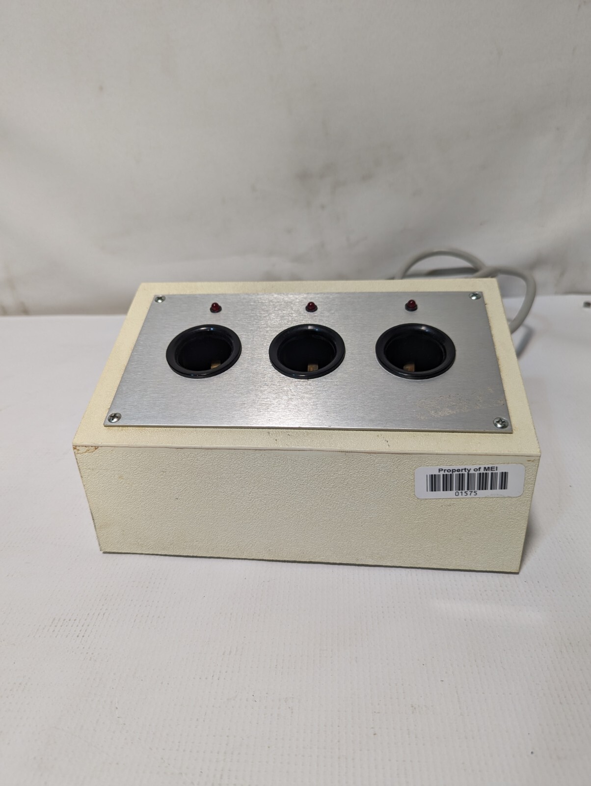 Unbranded 3-Well Charging Station