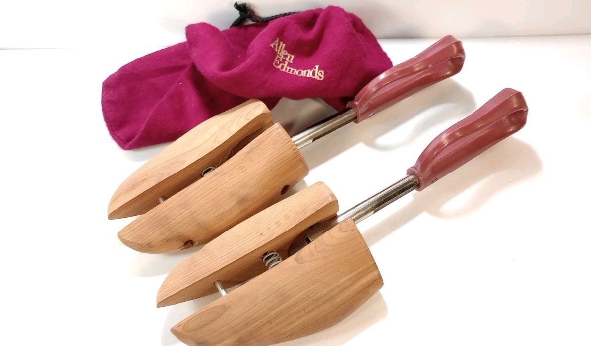Shoe Tree Pair Cedar Wood Plastic Handle Stretcher 11.5” Adjustable