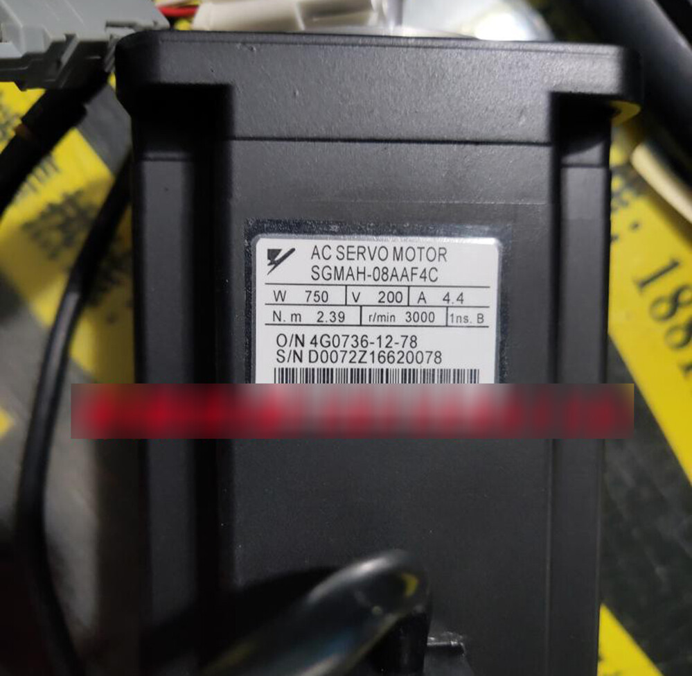 1pcs NEW in Box Yaskawa SGMAH-08AAF4C Servo Motor