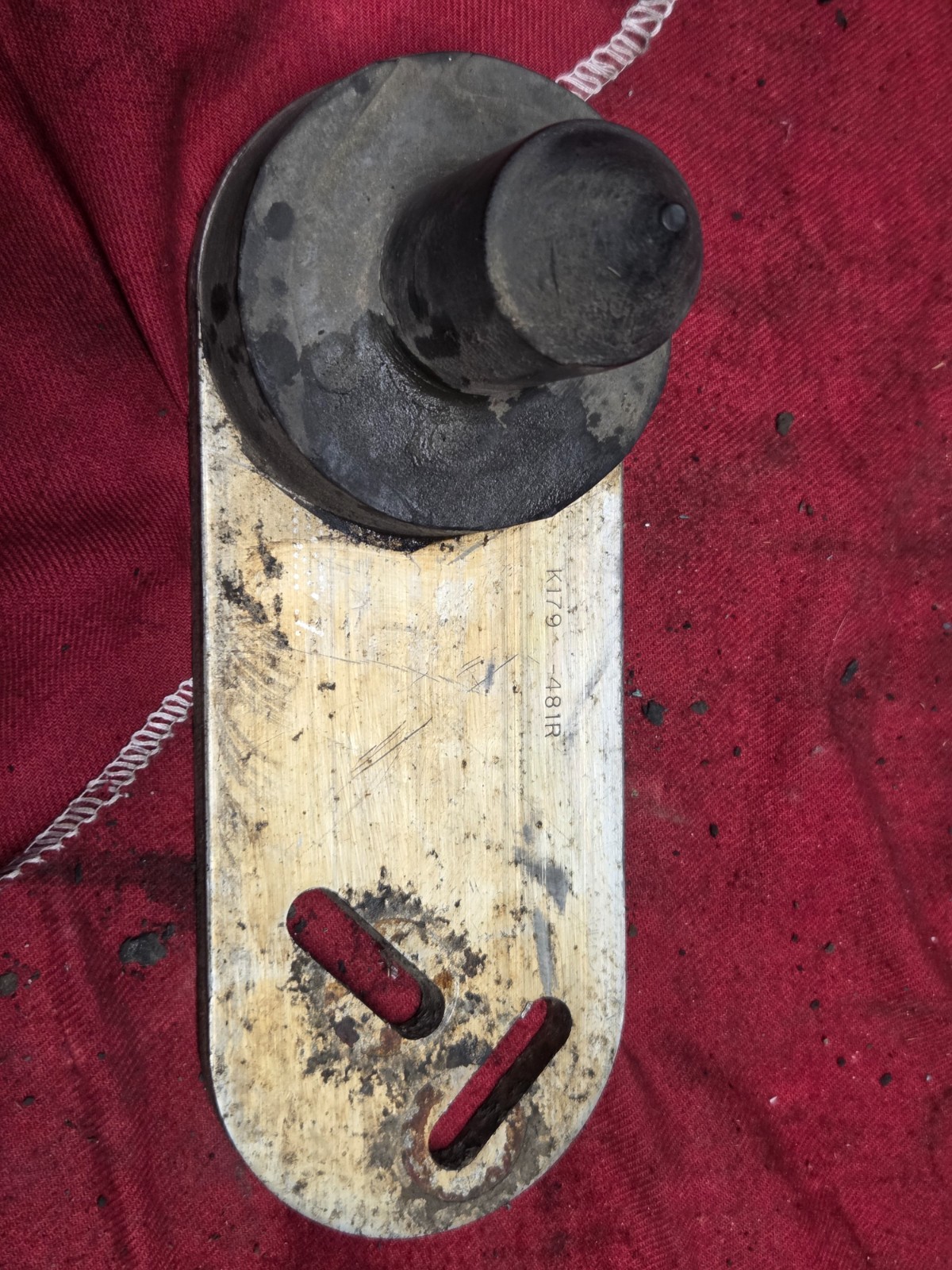 KENWORTH / Peterbilt Hood Support Bracket K179-481R, WITH RUBBER STOPPER