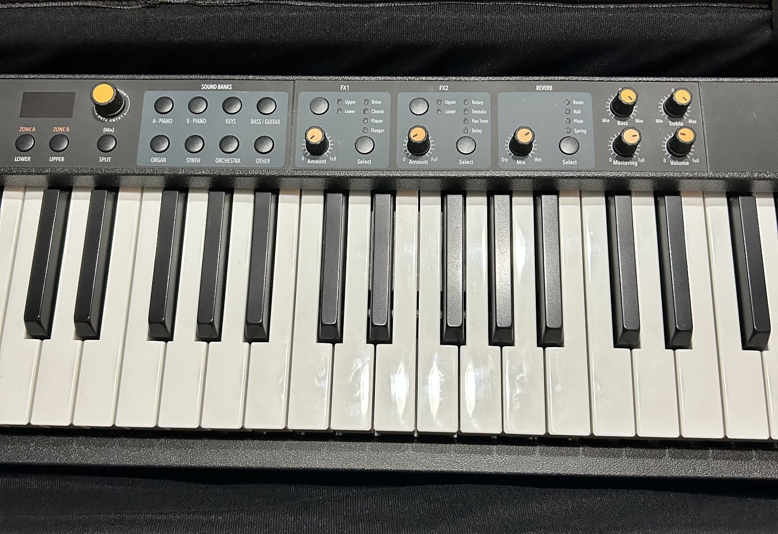Studiologic Numa Compact 2X 88 Keys Piano Keyboard and Case Excellent