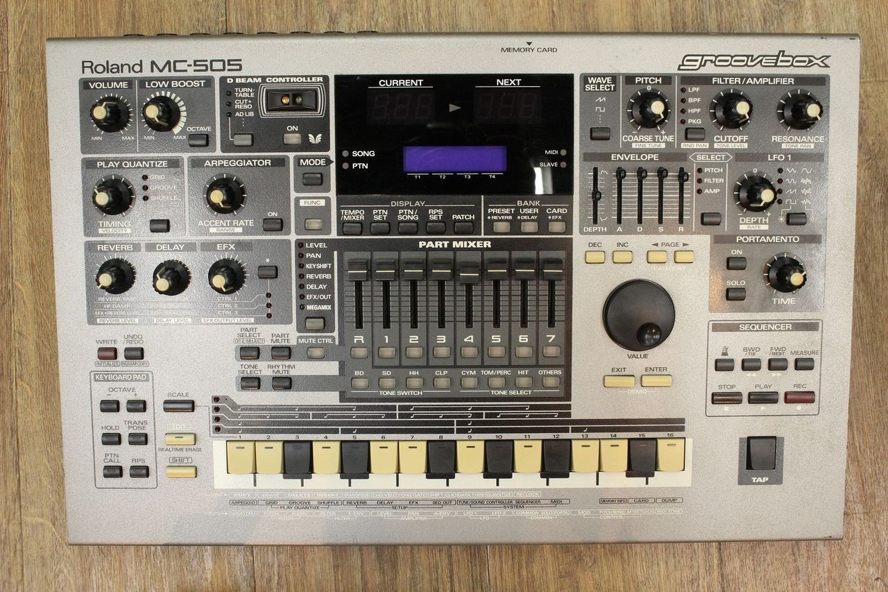 Roland MC-505 Groovebox Synthesizer Sequencer 8-Part Multi-Timbral Tested Works