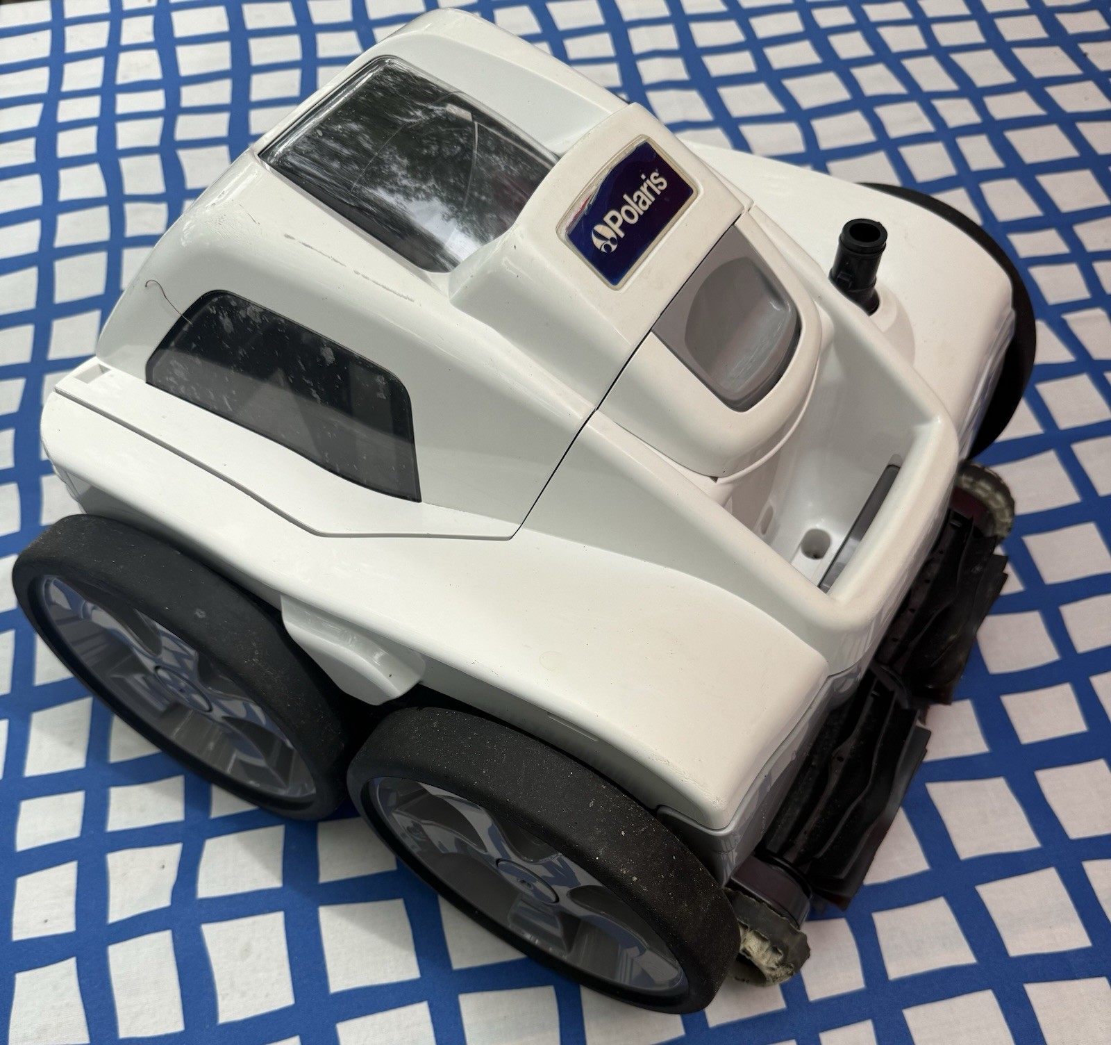 The Polaris Quattro P40 Pressure Side Pool Cleaner