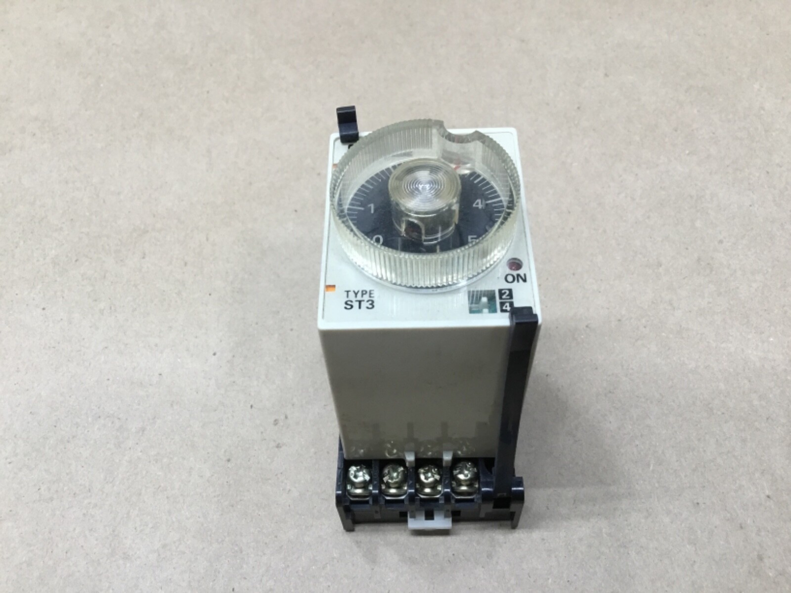 FUJI ST3 ST3P A-C-UL SUPER TIMER 0-5 SECONDS WITH FUJI TP28X SOCKET #13J37