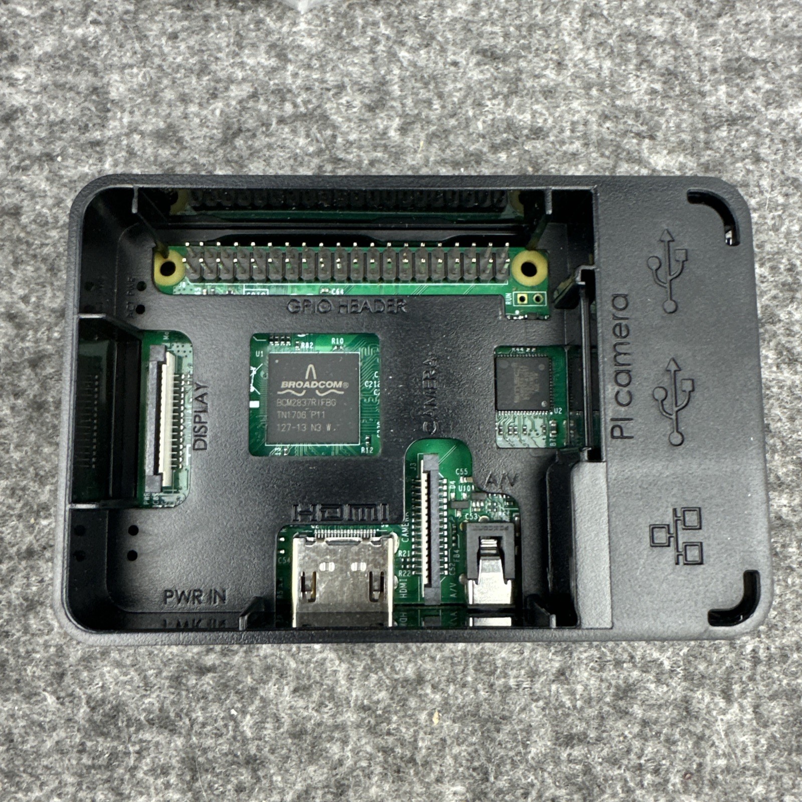 Raspberry Pi 3 Starter Kit Canakit Black Case, 32GB SD Card 2.5A Adapter Python