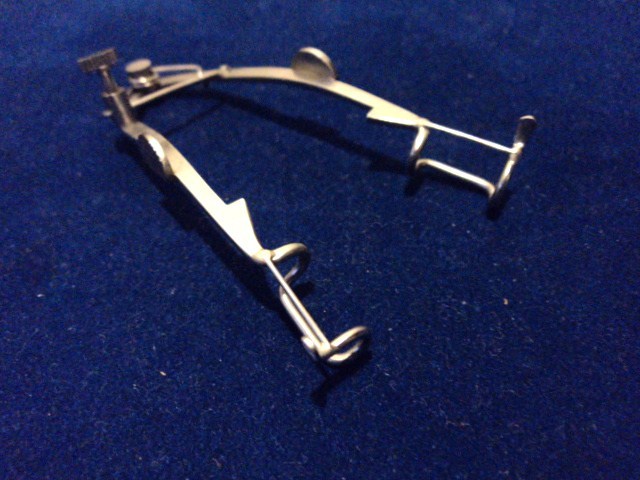 NEW WILLIAMS EYE SPECULUM WITH LOCKING SCREW